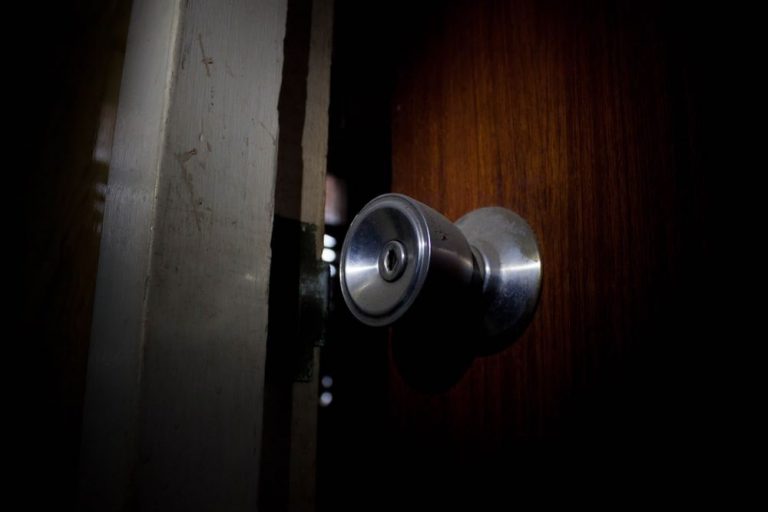 How to Repair Vinyl Door Panel